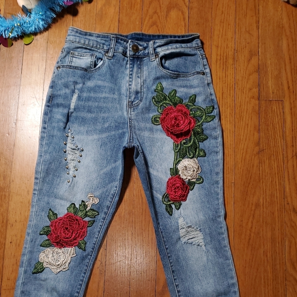 Embroidered Floral Skinny Jeans - Picture 4 of 14
